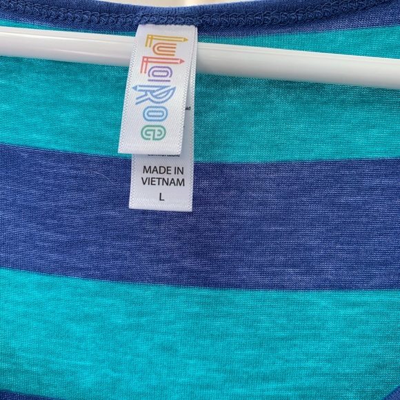 EUC LuLaRoe Classic T - size L - Picture 2 of 3